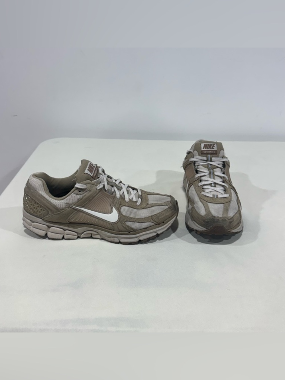 Nike Air Zoom Vomero 5 Khaki Sesame Size 9.5  Mens Tan Sneakers 2024 HV2529-200